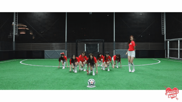 Tranh thủ World Cup 2018, girlgroup Kpop tung video vũ đạo ủng hộ đội nhà - Ảnh 2.