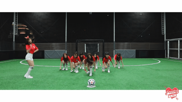 Tranh thủ World Cup 2018, girlgroup Kpop tung video vũ đạo ủng hộ đội nhà - Ảnh 3.
