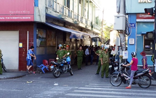 TP.HCM: Nhóm giang hồ chém 2 người phụ nữ bán sinh tố ở phố Tây nhập viện - Ảnh 1.