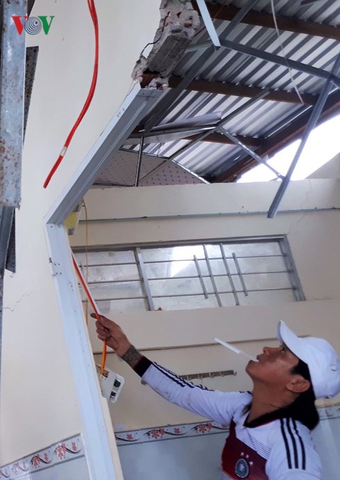 Lại xảy ra sạt lở đất ven sông ở Cà Mau, 6 căn nhà hư hại - Ảnh 1.