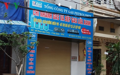 Ập vào bắt kẻ buôn ma túy luôn mang theo 2 khẩu súng bên người - Ảnh 1.