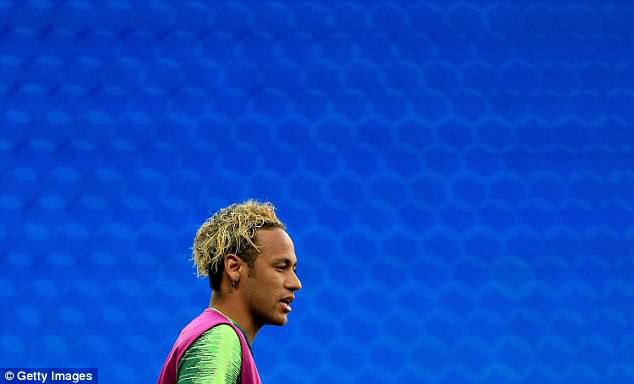 Neymar khoe mái tóc “tổ chim” trước trận khai màn World Cup - Ảnh 4.