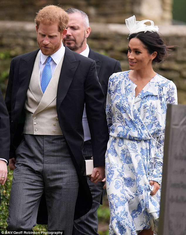 Đám cưới đặc biệt nhất hôm nay: cô dâu đeo vương miện của công nương Diana, Meghan Markle diện váy hơn trăm triệu tham dự - Ảnh 5.