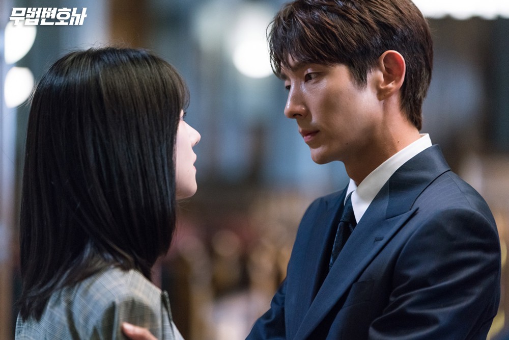 Lee Jun Ki công khai...chạm vòng 1 bạn diễn nữ trong clip hậu trường - Ảnh 10.