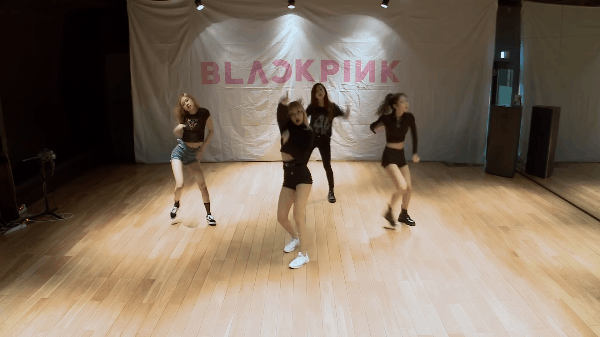 YG cái gì cũng đủ, chỉ thiếu mỗi đèn phòng tập cho Black Pink luyện vũ đạo - Ảnh 6.