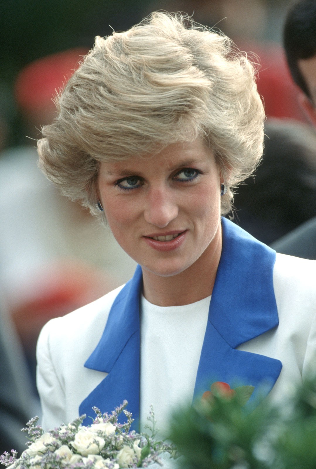 Bí mật đằng sau mái tóc ngắn hoàn hảo của Công nương Diana sẽ khiến bạn càng ngưỡng mộ sự kín đáo của bà - Ảnh 1.