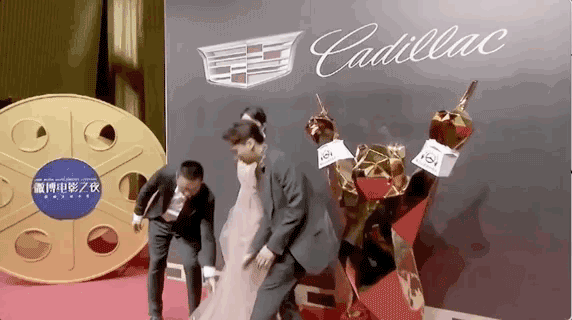 Dở kh&oacute;c dở cười khi L&yacute; Dịch Phong cố tỏ ra ga lăng nhưng Ch&acirc;u Đ&ocirc;ng Vũ nhất quyết kh&ocirc;ng cho ph&eacute;p - Ảnh 3.