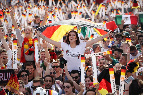 Fan nữ Mexico lấn át nhan sắc Đức trên khán đài World Cup 2018 - Ảnh 7.