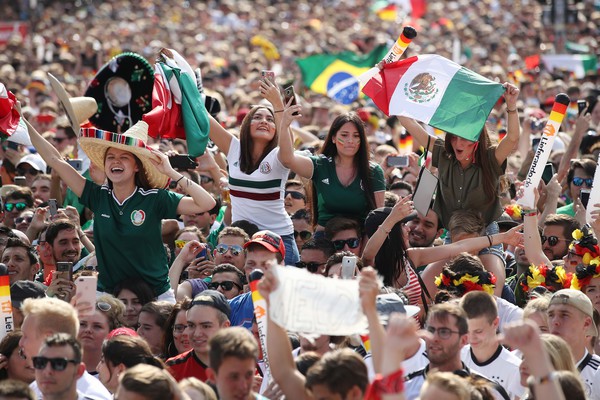 Fan nữ Mexico lấn át nhan sắc Đức trên khán đài World Cup 2018 - Ảnh 5.