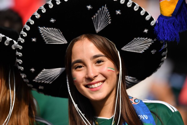 Fan nữ Mexico lấn át nhan sắc Đức trên khán đài World Cup 2018 - Ảnh 2.