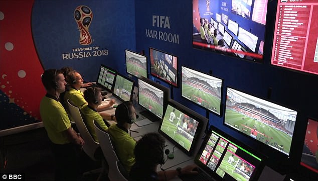 5 sự thật giật mình về công nghệ VAR tại World Cup 2018 - Ảnh 1.