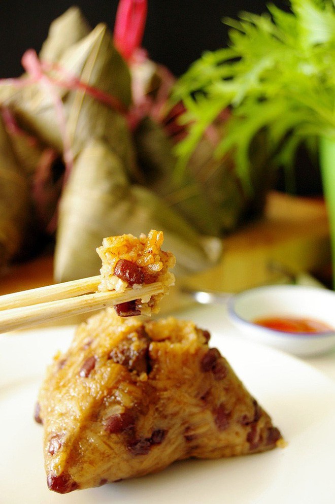 Kh&ocirc;ng phải cơm rượu, b&aacute;nh &uacute;, đ&acirc;y l&agrave; m&oacute;n b&aacute;nh kh&ocirc;ng thể n&agrave;o thiếu trong m&acirc;m cỗ c&uacute;ng Tết Đoan ngọ của người Trung Quốc - Ảnh 3.