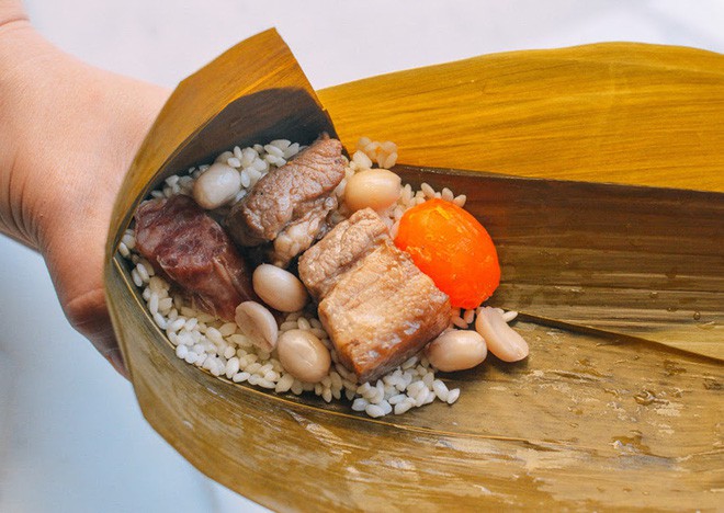 Kh&ocirc;ng phải cơm rượu, b&aacute;nh &uacute;, đ&acirc;y l&agrave; m&oacute;n b&aacute;nh kh&ocirc;ng thể n&agrave;o thiếu trong m&acirc;m cỗ c&uacute;ng Tết Đoan ngọ của người Trung Quốc - Ảnh 4.