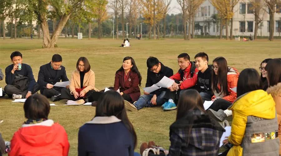 Lớp học nhà người ta: quy tụ 40 học sinh giỏi nhất các trường, nhận quỹ học bổng du học lên đến 35 tỷ đồng! - Ảnh 5. Lớp học nhà người ta: quy tụ 40 học sinh giỏi nhất các trường, nhận quỹ học bổng du học lên đến 35 tỷ đồng! - Ảnh 5.