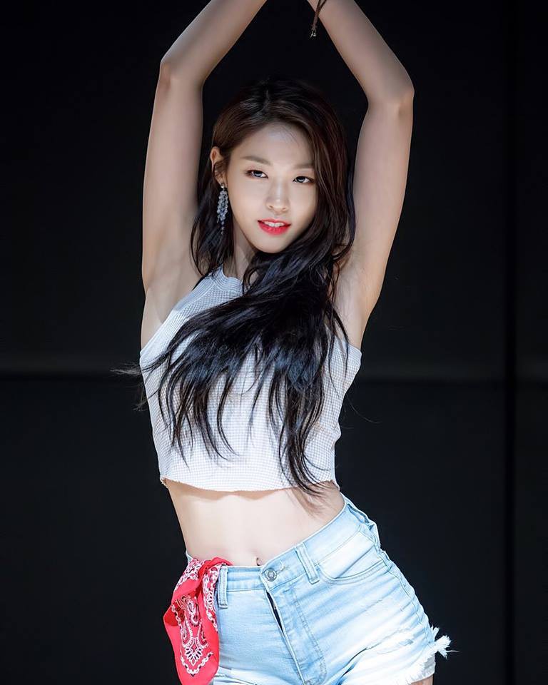Nữ thần Seolhyun bung lụa: Mặt xinh, dáng đẹp lại còn nhảy sexy - Ảnh 8.