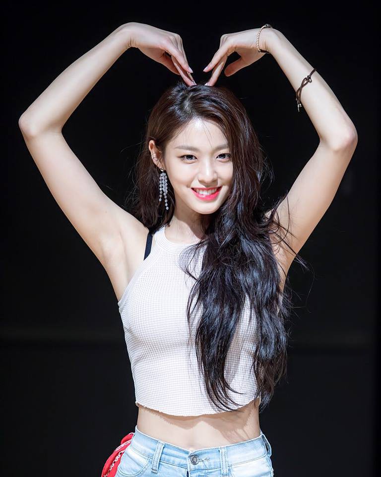Nữ thần Seolhyun bung lụa: Mặt xinh, dáng đẹp lại còn nhảy sexy - Ảnh 10.