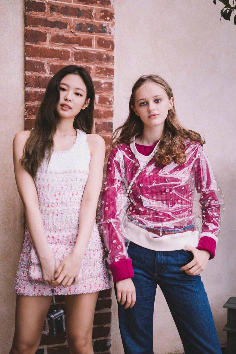 Khi siêu sao hạng A xứ Hàn dự sự kiện quốc tế: Người sang như ông hoàng bà hoàng, kẻ gặp sự cố nhạy cảm khó đỡ - Ảnh 29. Khi siêu sao hạng A xứ Hàn dự sự kiện quốc tế: Người sang như ông hoàng bà hoàng, kẻ gặp sự cố nhạy cảm khó đỡ - Ảnh 29.