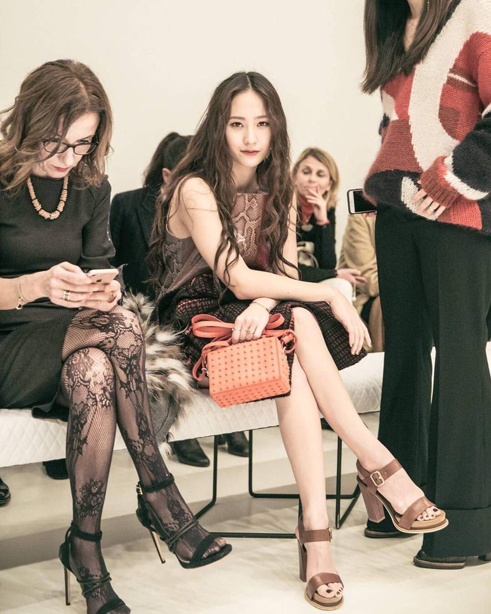 Khi siêu sao hạng A xứ Hàn dự sự kiện quốc tế: Người sang như ông hoàng bà hoàng, kẻ gặp sự cố nhạy cảm khó đỡ - Ảnh 42. Khi siêu sao hạng A xứ Hàn dự sự kiện quốc tế: Người sang như ông hoàng bà hoàng, kẻ gặp sự cố nhạy cảm khó đỡ - Ảnh 42.