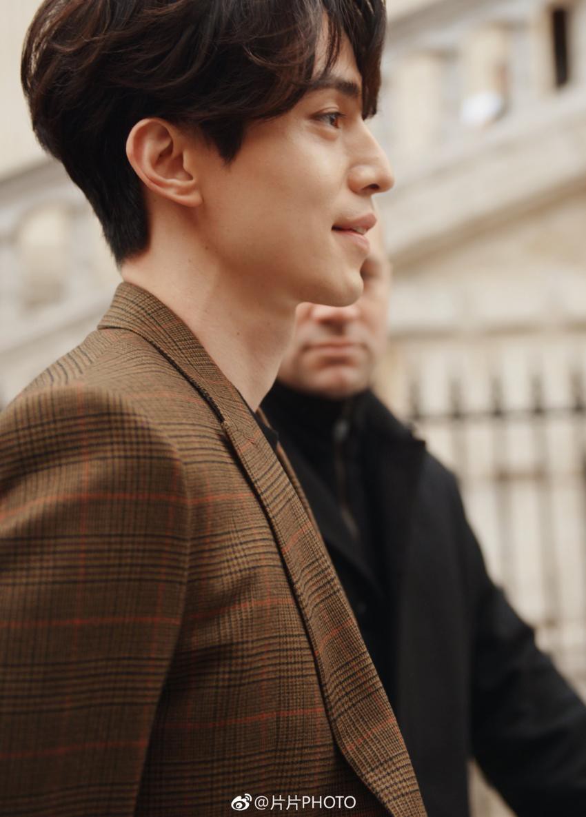 Khi siêu sao hạng A xứ Hàn dự sự kiện quốc tế: Người sang như ông hoàng bà hoàng, kẻ gặp sự cố nhạy cảm khó đỡ - Ảnh 51. Khi siêu sao hạng A xứ Hàn dự sự kiện quốc tế: Người sang như ông hoàng bà hoàng, kẻ gặp sự cố nhạy cảm khó đỡ - Ảnh 51.