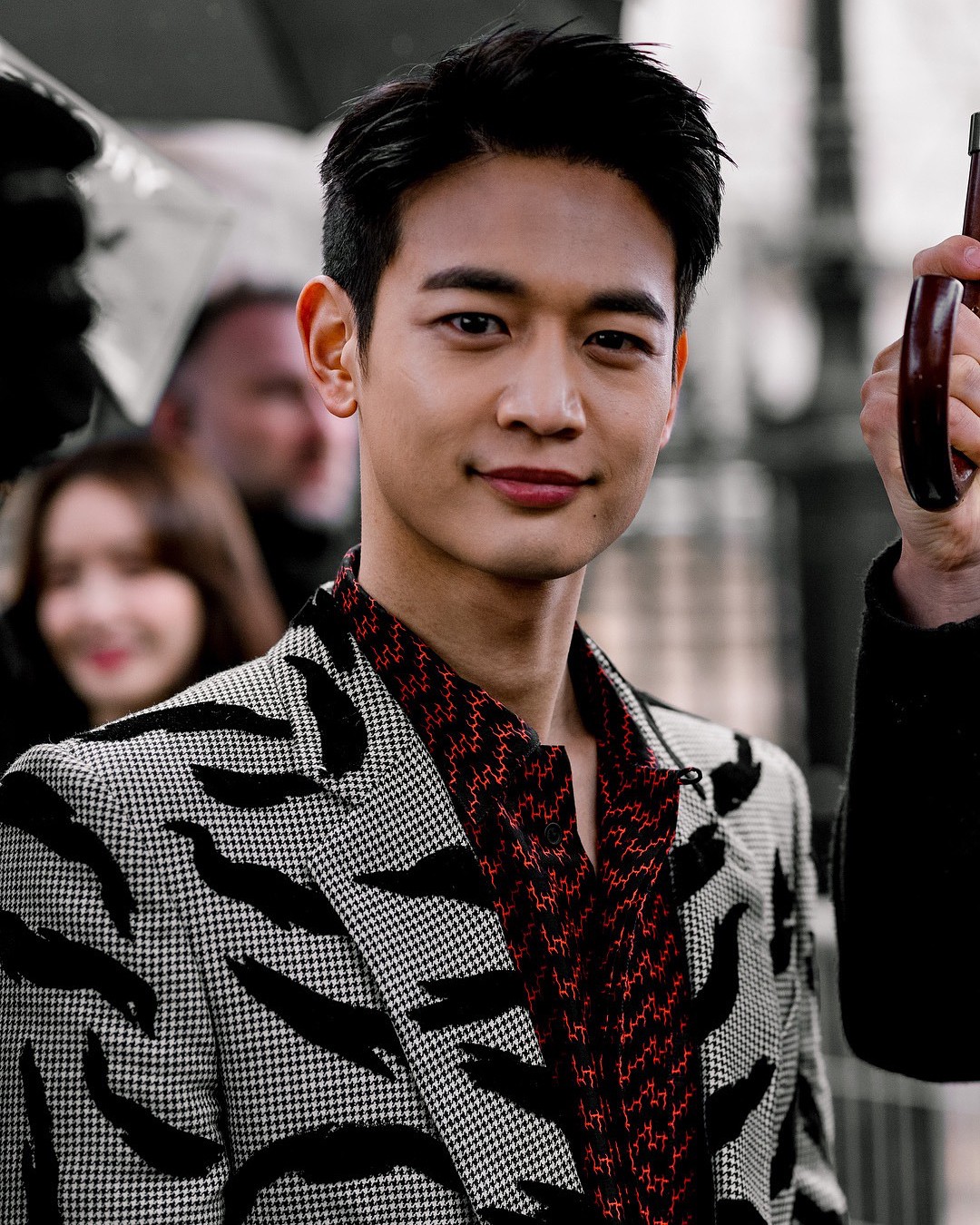 Khi siêu sao hạng A xứ Hàn dự sự kiện quốc tế: Người sang như ông hoàng bà hoàng, kẻ gặp sự cố nhạy cảm khó đỡ - Ảnh 25. Khi siêu sao hạng A xứ Hàn dự sự kiện quốc tế: Người sang như ông hoàng bà hoàng, kẻ gặp sự cố nhạy cảm khó đỡ - Ảnh 25.