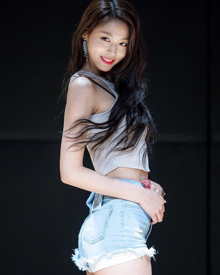 Nữ thần Seolhyun bung lụa: Mặt xinh, dáng đẹp lại còn nhảy sexy - Ảnh 6.
