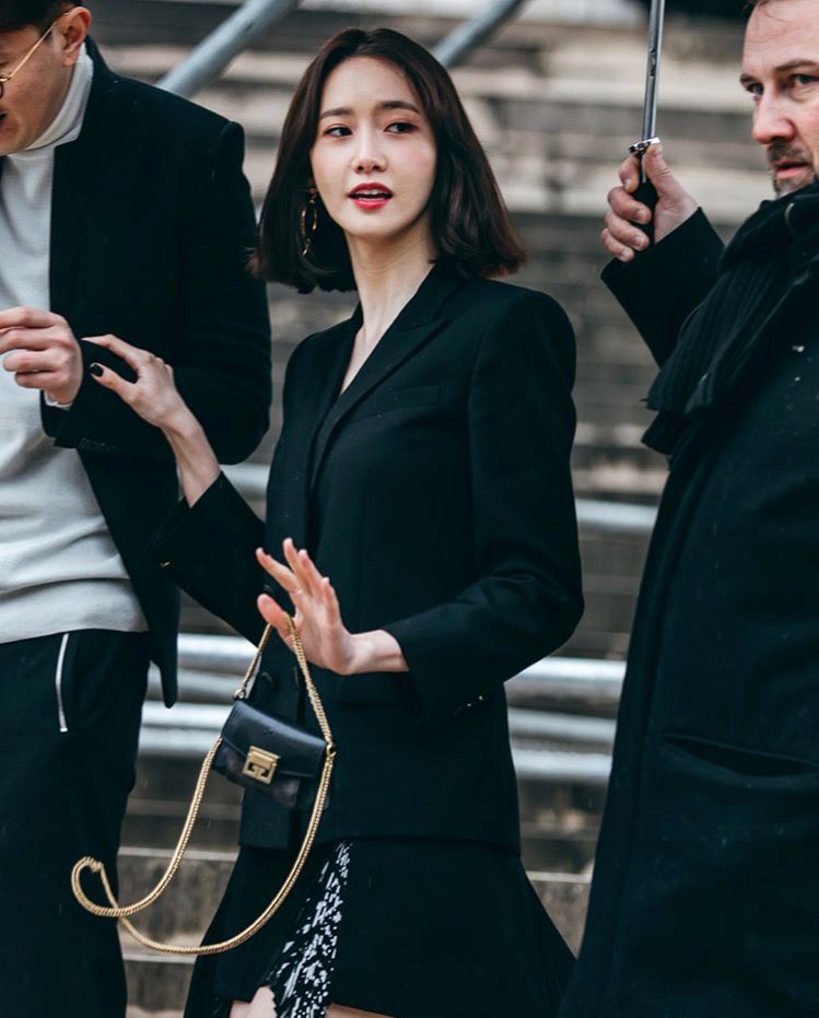 Khi siêu sao hạng A xứ Hàn dự sự kiện quốc tế: Người sang như ông hoàng bà hoàng, kẻ gặp sự cố nhạy cảm khó đỡ - Ảnh 20. Khi siêu sao hạng A xứ Hàn dự sự kiện quốc tế: Người sang như ông hoàng bà hoàng, kẻ gặp sự cố nhạy cảm khó đỡ - Ảnh 20.