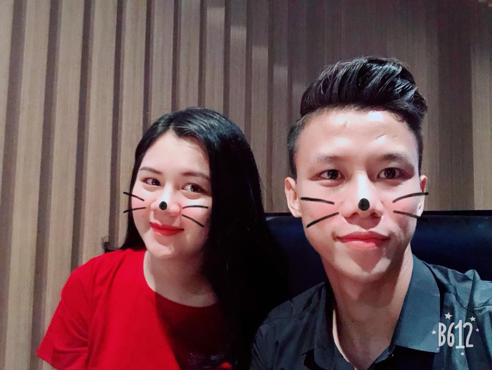 Quế Ngọc Hải đăng ảnh c&ugrave;ng vợ xinh đẹp, khoe sắp đ&oacute;n con g&aacute;i đầu l&ograve;ng - Ảnh 1.
