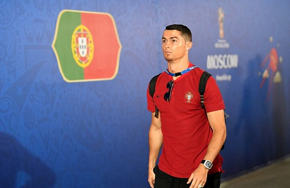 Ronaldo vốn tươm tất l&agrave; thế giờ cũng theo tr&agrave;o lưu để r&acirc;u, đ&acirc;u l&agrave; l&yacute; do - Ảnh 1.