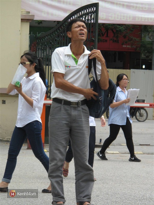 Mỗi mùa thi đại học đi qua là những lần để lại biết bao câu chuyện đẹp về tình người - Ảnh 1.