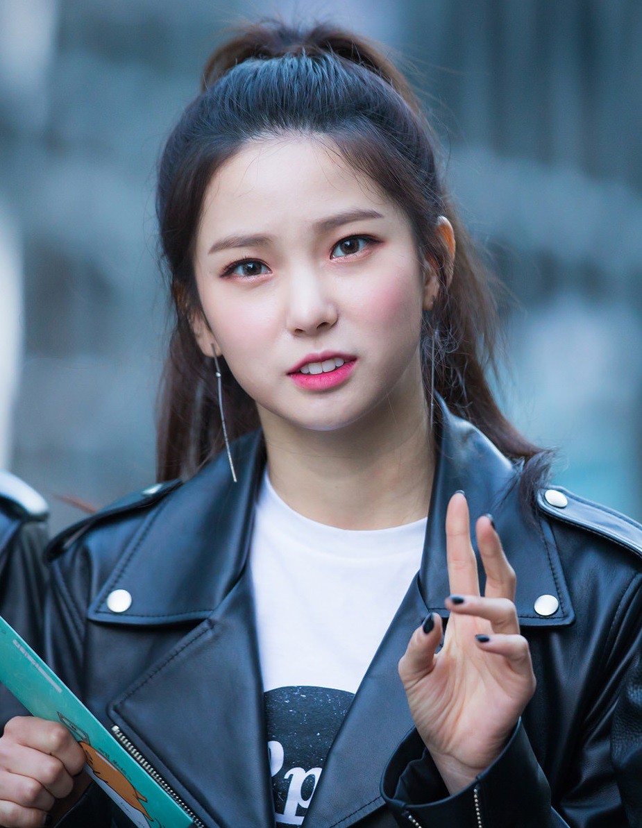 Hội visual Kpop có tiếng nhưng... kém miếng: Mờ nhạt, bị xem thường, có người lăn lộn mãi vẫn vô danh - Ảnh 11. Hội visual Kpop có tiếng nhưng... kém miếng: Mờ nhạt, bị xem thường, có người lăn lộn mãi vẫn vô danh - Ảnh 11.