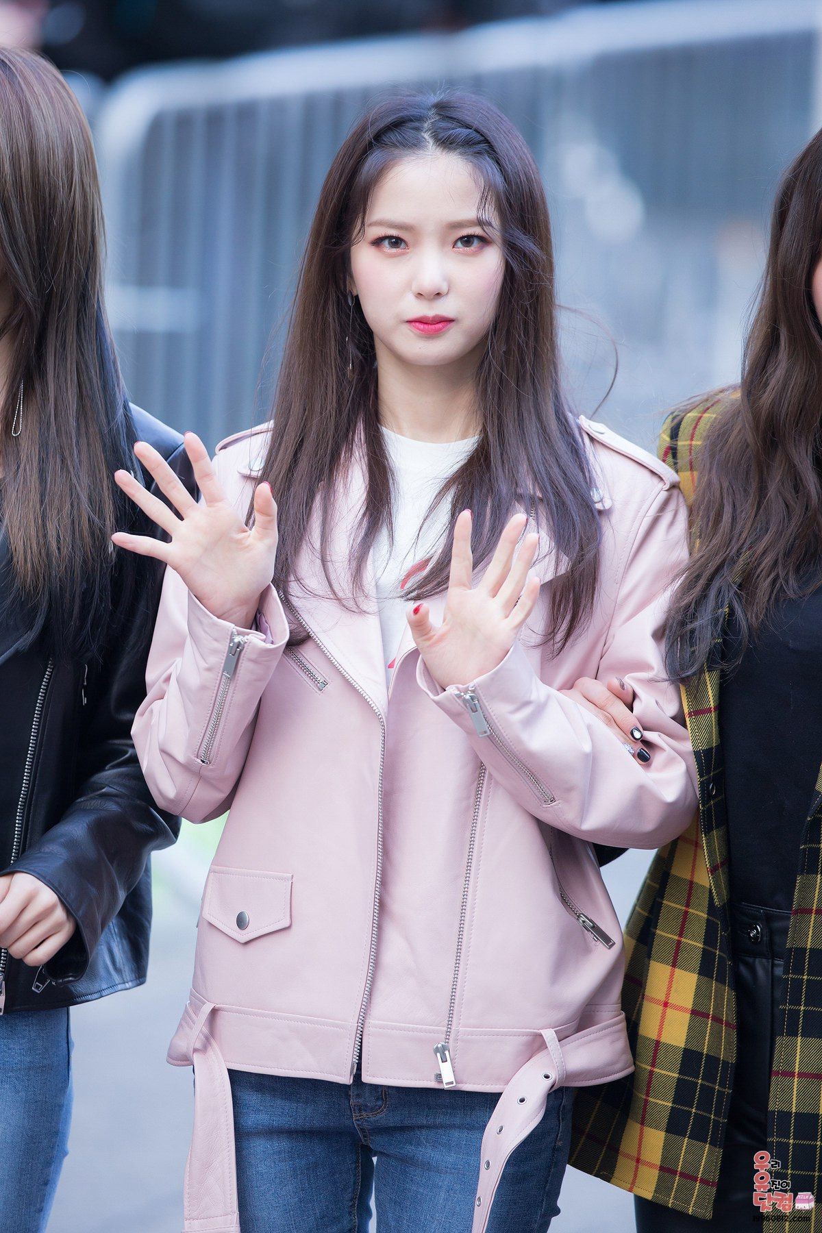 Hội visual Kpop có tiếng nhưng... kém miếng: Mờ nhạt, bị xem thường, có người lăn lộn mãi vẫn vô danh - Ảnh 12. Hội visual Kpop có tiếng nhưng... kém miếng: Mờ nhạt, bị xem thường, có người lăn lộn mãi vẫn vô danh - Ảnh 12.