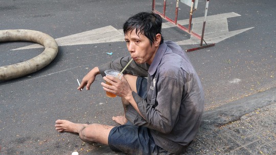 Kinh h&atilde;i những thứ được m&oacute;c l&ecirc;n từ l&ograve;ng cống ở S&agrave;i G&ograve;n - Ảnh 5.