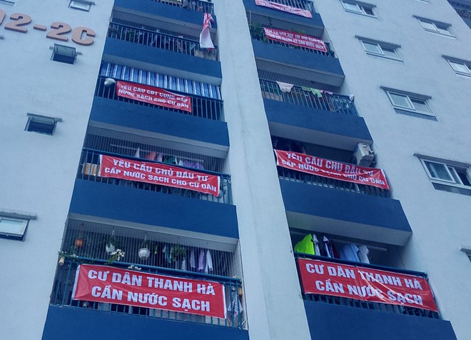 Hà Nội: 9 tòa chung cư tại khu đô thị Thanh Hà treo băng rôn đỏ rực vì hàng nghìn gia đình khốn đốn do nước bẩn  - Ảnh 7.