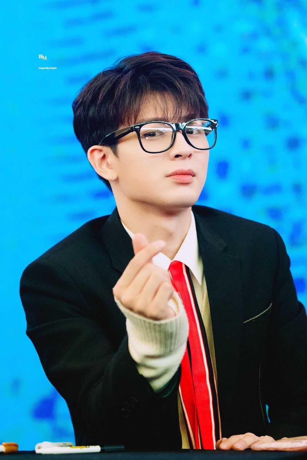 Hội visual Kpop có tiếng nhưng... kém miếng: Mờ nhạt, bị xem thường, có người lăn lộn mãi vẫn vô danh - Ảnh 7. Hội visual Kpop có tiếng nhưng... kém miếng: Mờ nhạt, bị xem thường, có người lăn lộn mãi vẫn vô danh - Ảnh 7.