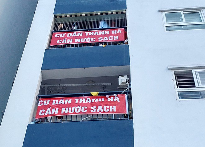 Hà Nội: 9 tòa chung cư tại khu đô thị Thanh Hà treo băng rôn đỏ rực vì hàng nghìn gia đình khốn đốn do nước bẩn  - Ảnh 10.