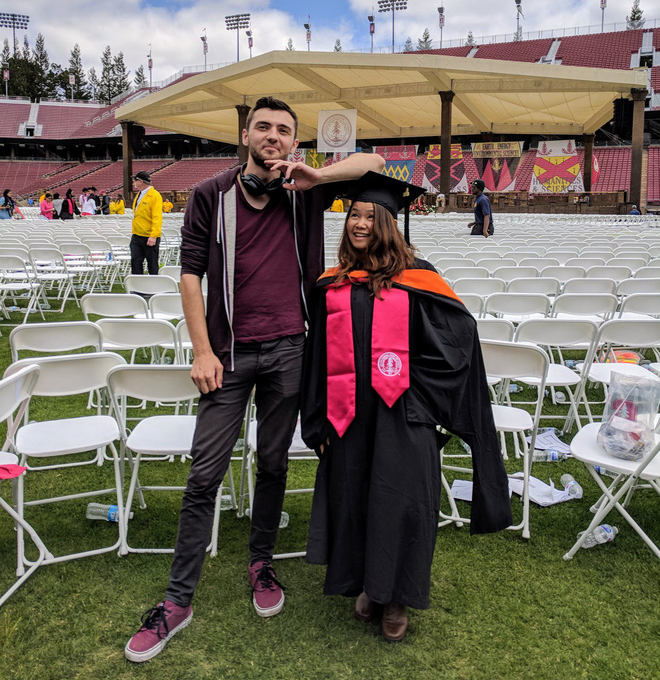 Những điều thú vị trong lễ tốt nghiệp đại học tại Stanford: Sự trang nghiêm của buổi lễ không làm mất đi cá tính của một ngôi trường dị - Ảnh 3.