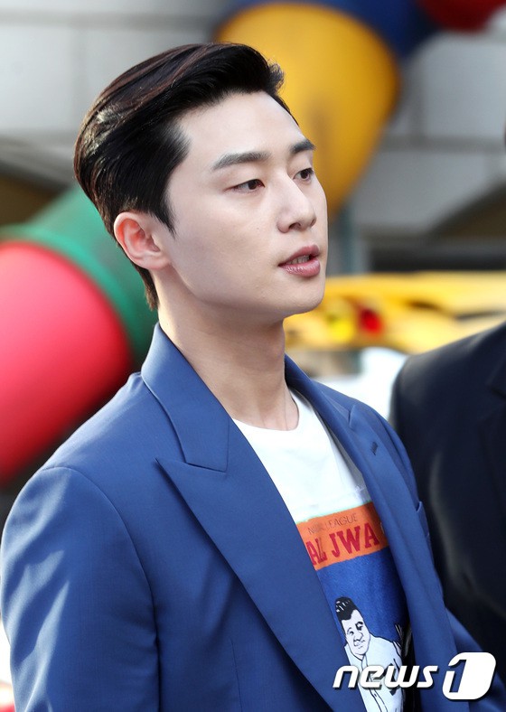 Sự kiện gây sốt nhờ dàn mỹ nam mỹ nữ: Tài tử Park Seo Joon điển trai như đi thảm đỏ, mỹ nhân Hyomin lộ chân xấu - Ảnh 3.