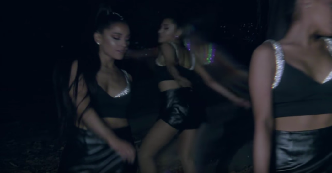 Ariana Grande ra MV mới mà như thách thức thị giác người xem, khung cảnh tối mù lại còn nhảy múa loạn xạ - Ảnh 3.