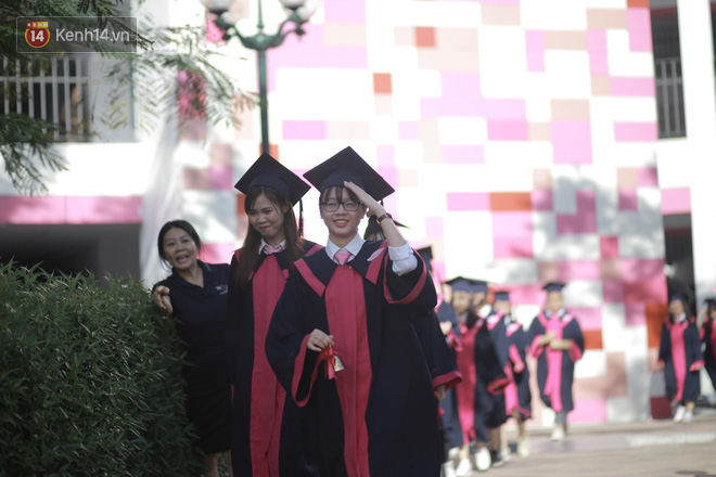 Lễ tốt nghiệp màu hồng của khóa học sinh đầu tiên tại TH School: Vào trường là quyết định liều lĩnh nhất cuộc đời nhưng không bao giờ hối hận - Ảnh 1.