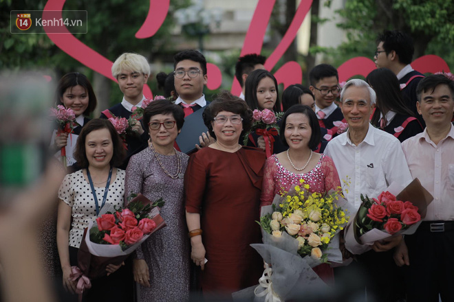 Lễ tốt nghiệp màu hồng của khóa học sinh đầu tiên tại TH School: Vào trường là quyết định liều lĩnh nhất cuộc đời nhưng không bao giờ hối hận - Ảnh 11.