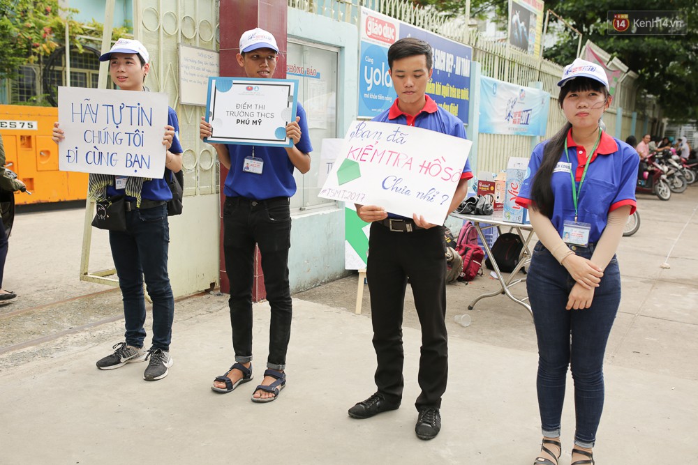 Sinh viên tình nguyện - những người hùng lặng thầm của mùa thi đang bị chúng ta lãng quên và lên án - Ảnh 11.