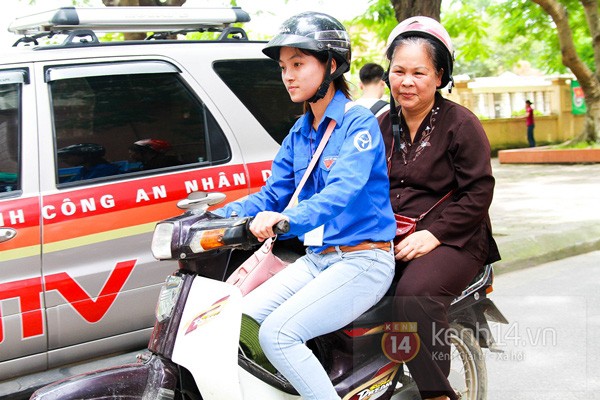 Sinh viên tình nguyện - những người hùng lặng thầm của mùa thi đang bị chúng ta lãng quên và lên án - Ảnh 8.