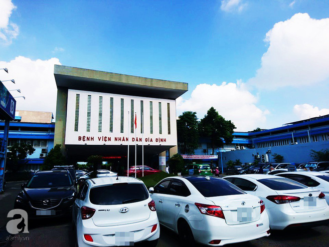 Bị kẹt người khi mở cổng sắt c&oacute; điều khiển, người phụ nữ ở S&agrave;i G&ograve;n bị tr&agrave;n m&aacute;u ngo&agrave;i m&agrave;ng tim nguy kịch - Ảnh 1.