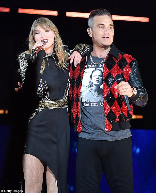 Robbie Williams bất ngờ song ca cùng Taylor Swift sau scandal giơ ngón giữa ở World Cup - Ảnh 6.