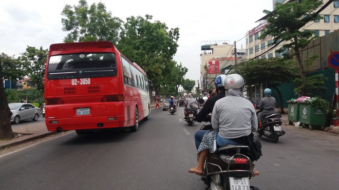 Hà Nội: Xôn xao thông tin cảnh báo của cô gái trẻ bị tên cướp rạch tay, giật túi xách - Ảnh 3.