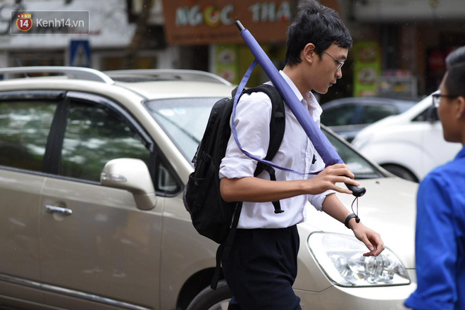 Thí sinh hoàn thành bài thi môn Toán: Người nhận xét khó, người nói phân loại được học sinh - Ảnh 17.