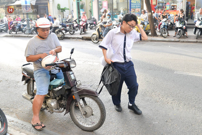 Thí sinh đang làm bài thi môn Ngữ Văn - Ảnh 15.