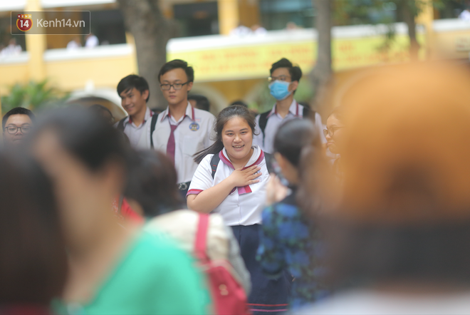 Thí sinh hoàn thành bài thi môn Toán: Người nhận xét khó, người nói phân loại được học sinh - Ảnh 38. Thí sinh hoàn thành bài thi môn Toán: Người nhận xét khó, người nói phân loại được học sinh - Ảnh 38.