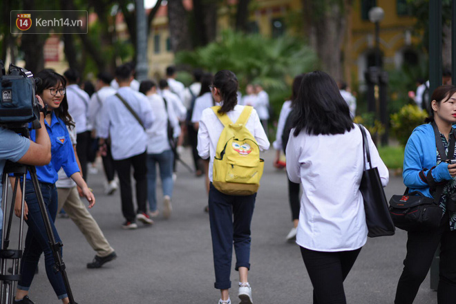 Thí sinh đang làm bài thi môn Ngữ Văn - Ảnh 8.