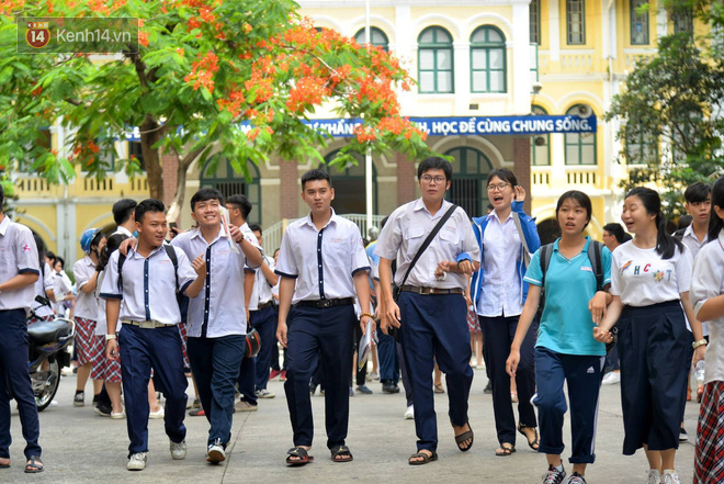 Thí sinh hoàn thành bài thi môn Toán: Người nhận xét khó, người nói phân loại được học sinh - Ảnh 34.